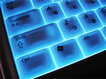 ブルーに光るイルミネーションキーを採用！