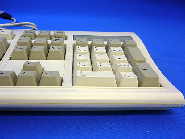 爽快打鍵という原点を極めたキーボード、UAC「UACC-6868」登場 ...