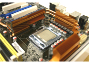 チップセット用のヒートパイプクーラー採用