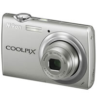 【クリックで詳細表示】COOLPIX S220 ソフトシルバー 《送料無料》