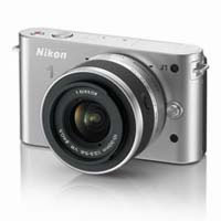 【クリックで詳細表示】Nikon 1 J1 標準ズームレンズキット (シルバー) 《送料無料》